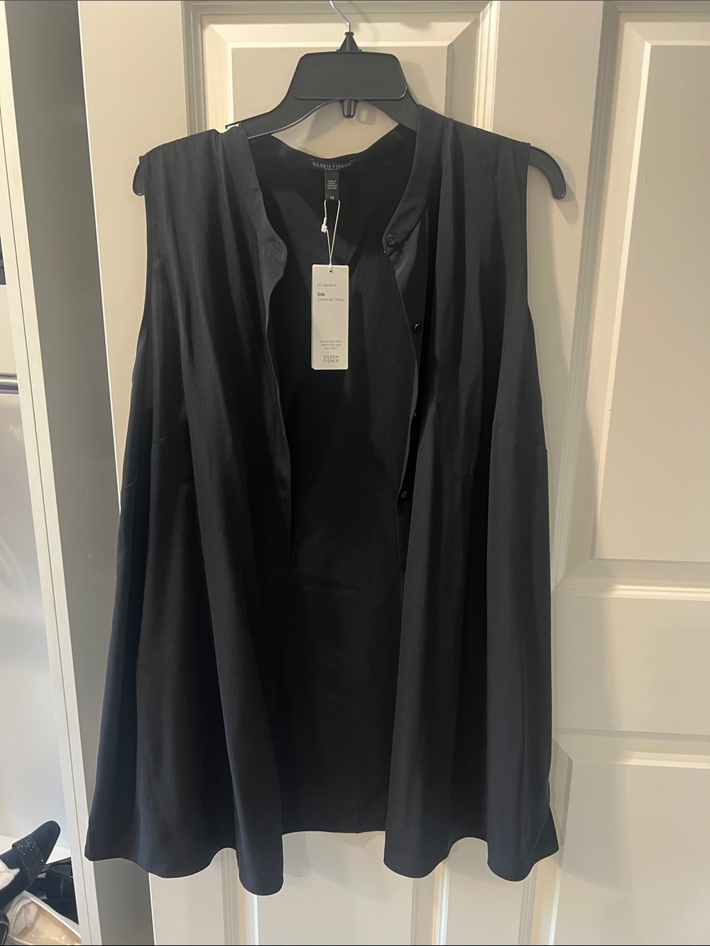 EILEEN FISHER Black Sleeveless silk mandarin collar top Vest with buttons